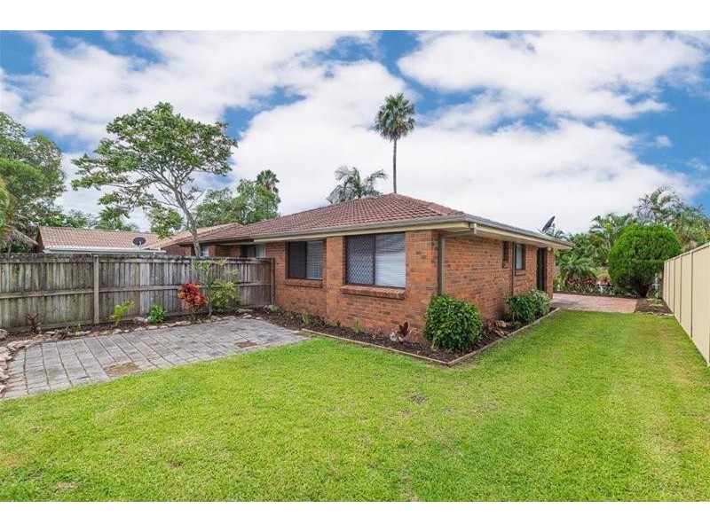 2/17 Callistemon Court, Arundel QLD 4214