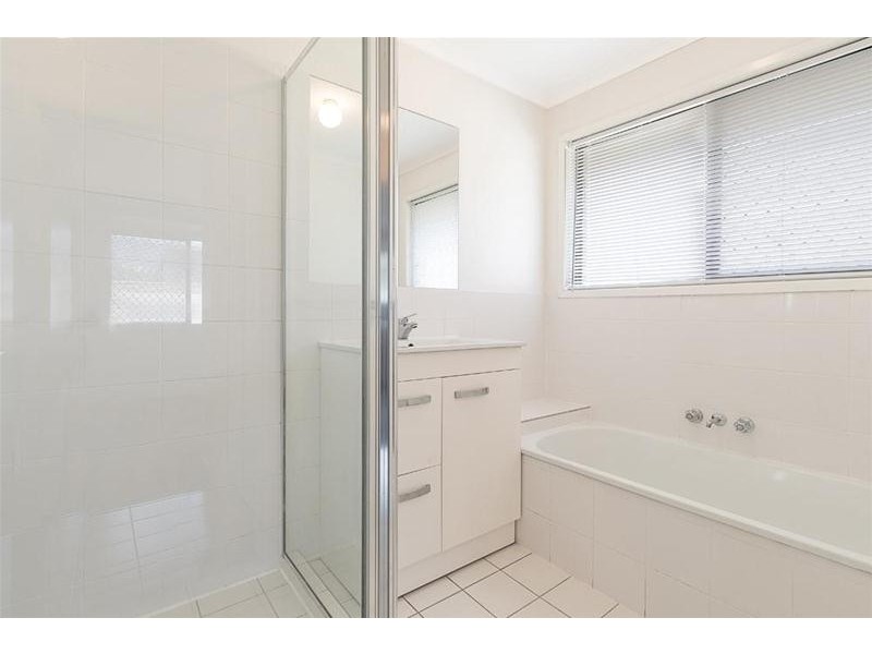 2/17 Callistemon Court, Arundel QLD 4214