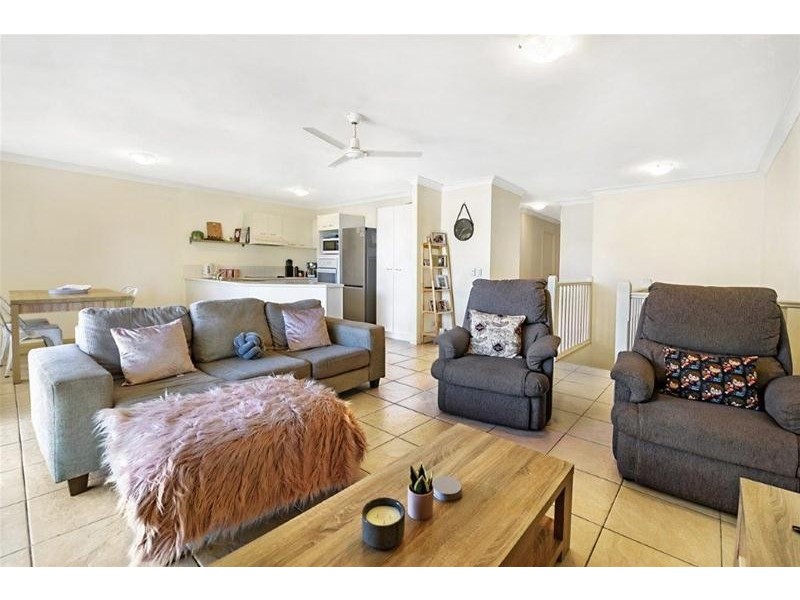 2/3 Arundel Drive, Arundel QLD 4214