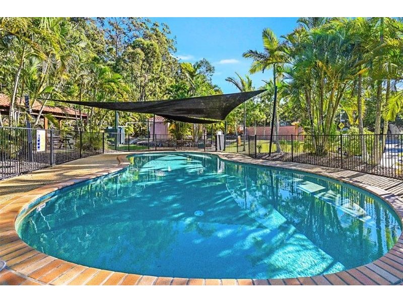 2/3 Arundel Drive, Arundel QLD 4214