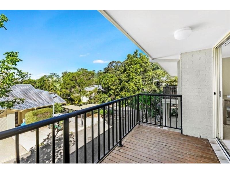 2/3 Arundel Drive, Arundel QLD 4214