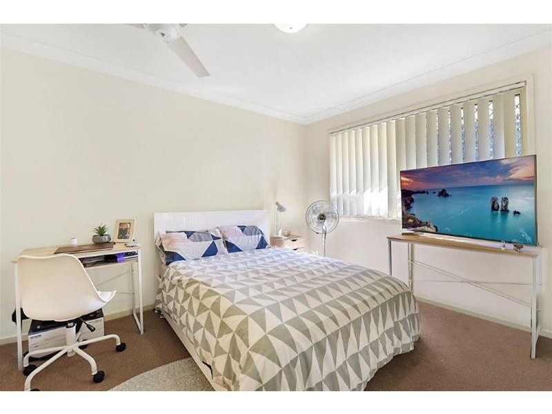 2/3 Arundel Drive, Arundel QLD 4214