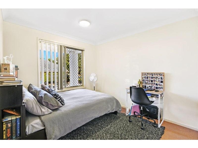 2/3 Arundel Drive, Arundel QLD 4214