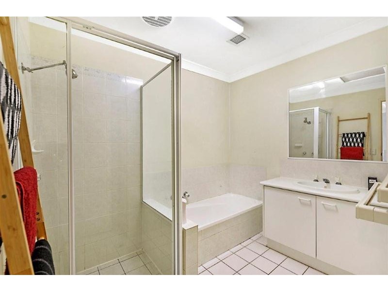 2/3 Arundel Drive, Arundel QLD 4214