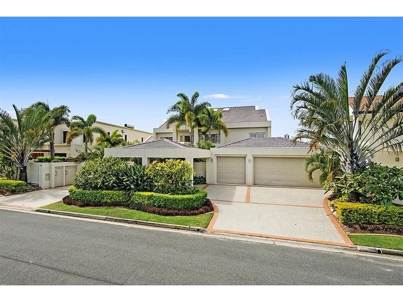 102 Commodore Drive, Paradise Waters QLD 4217