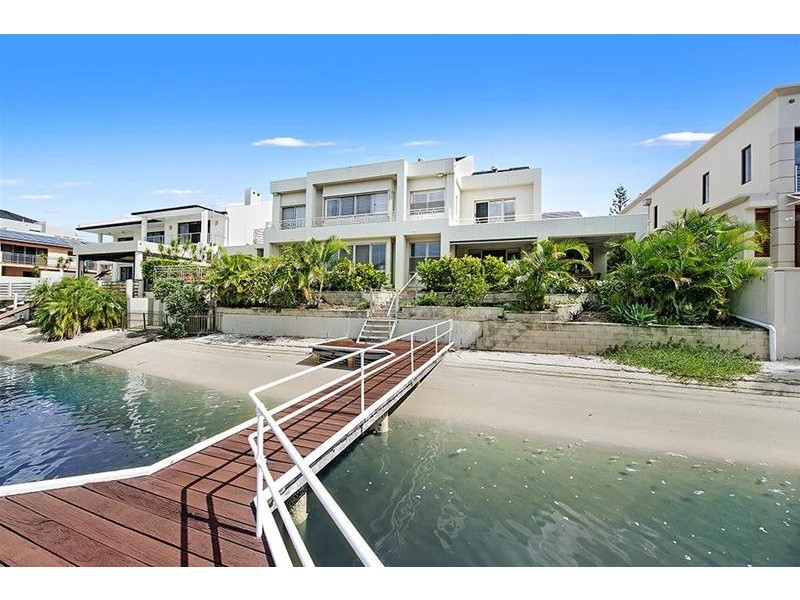 102 Commodore Drive, Paradise Waters QLD 4217