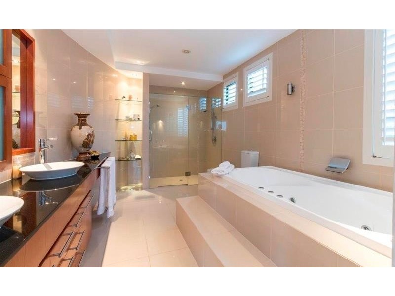 27B Sunrise Boulevard, Surfers Paradise QLD 4217