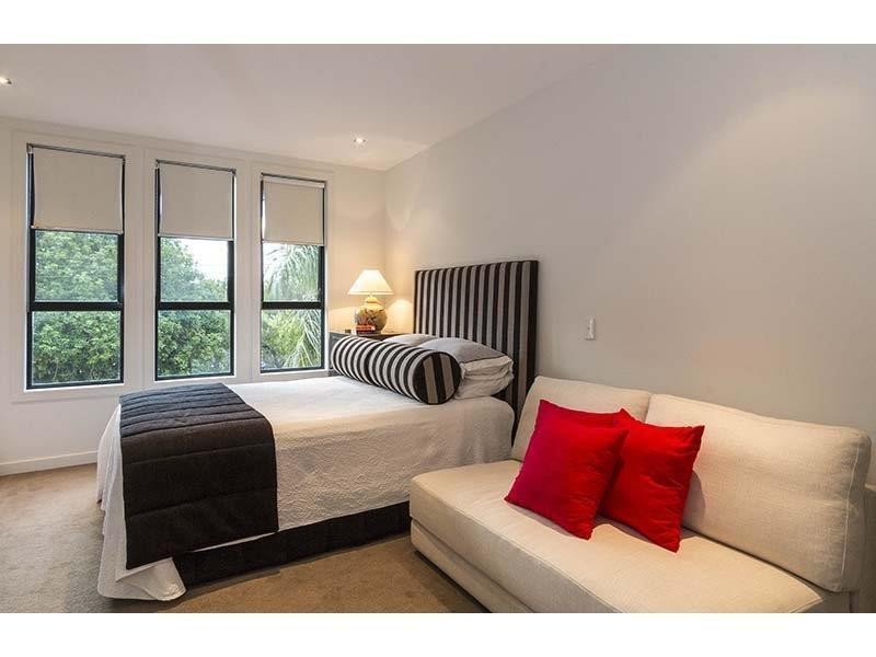 27B Sunrise Boulevard, Surfers Paradise QLD 4217