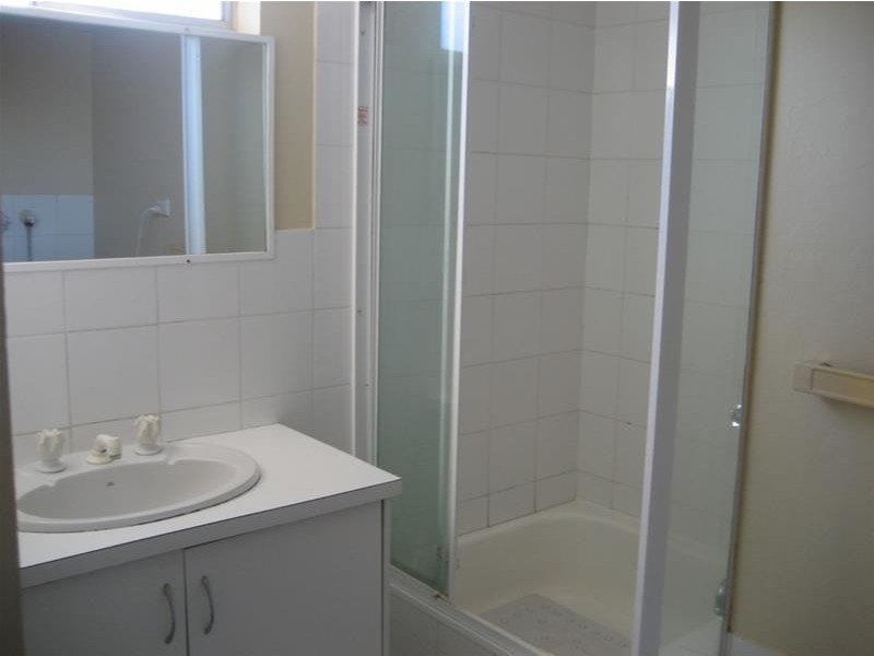 12 Leonard Avenue, Surfers Paradise QLD 4217