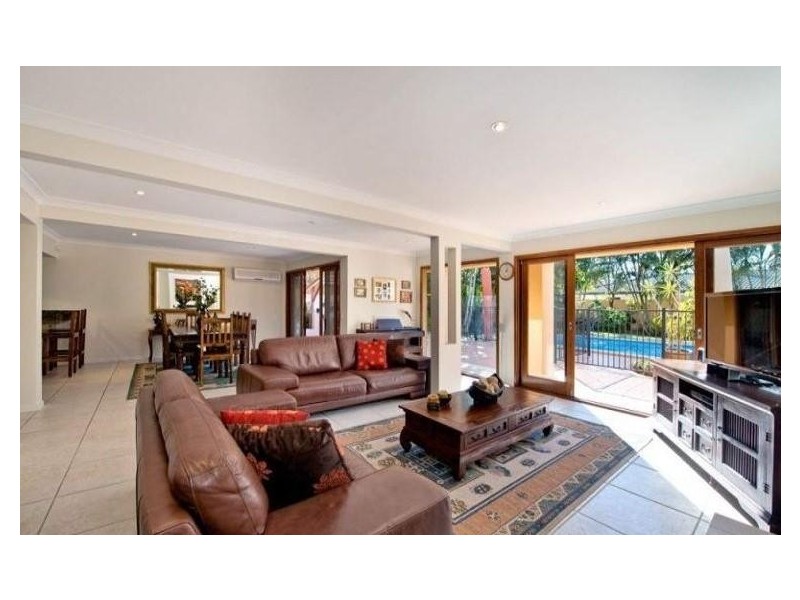 93 Amalfi Drive, Isle Of Capri QLD 4217