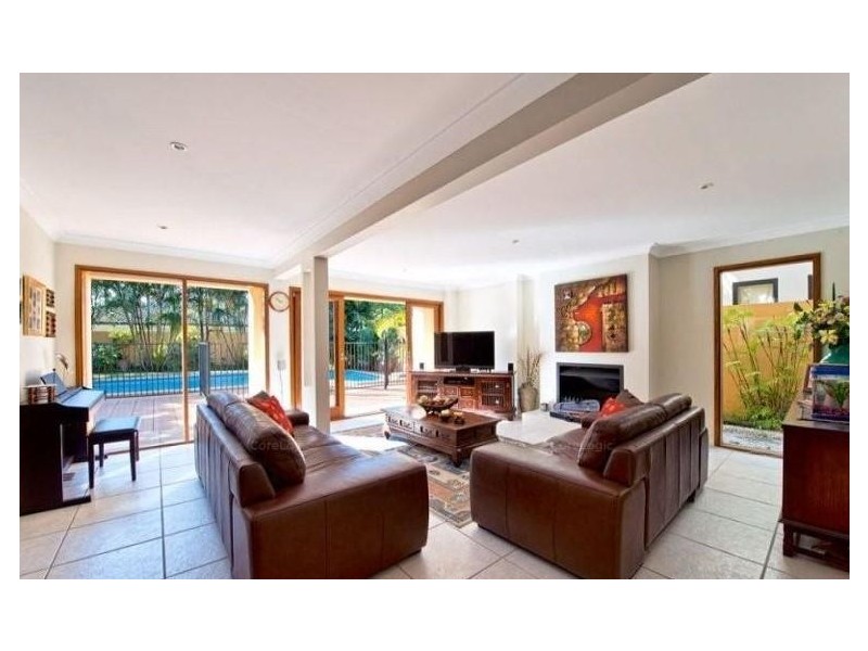 93 Amalfi Drive, Isle Of Capri QLD 4217