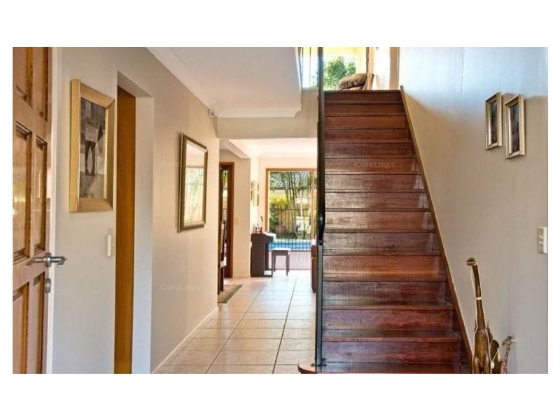 93 Amalfi Drive, Isle Of Capri QLD 4217