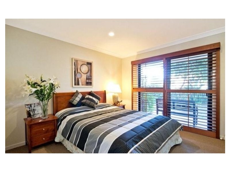 93 Amalfi Drive, Isle Of Capri QLD 4217