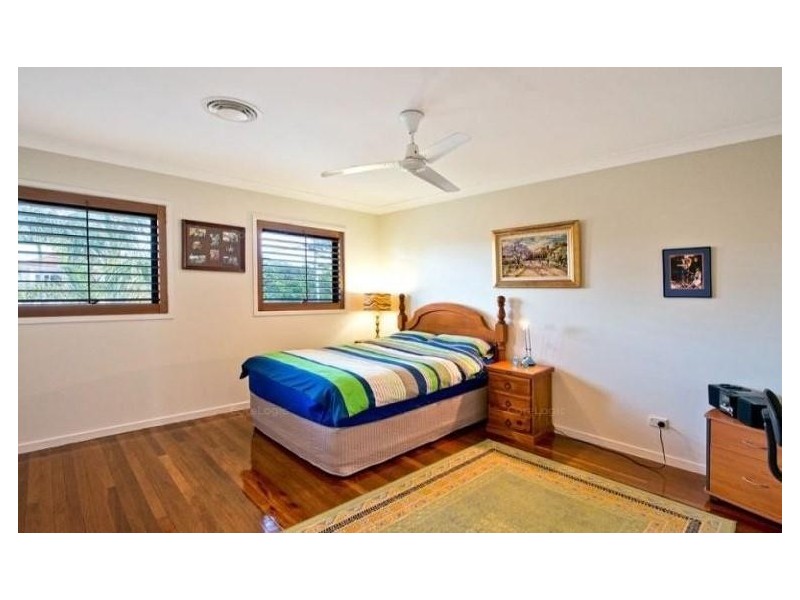 93 Amalfi Drive, Isle Of Capri QLD 4217