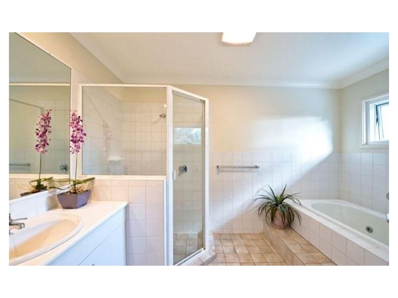 93 Amalfi Drive, Isle Of Capri QLD 4217