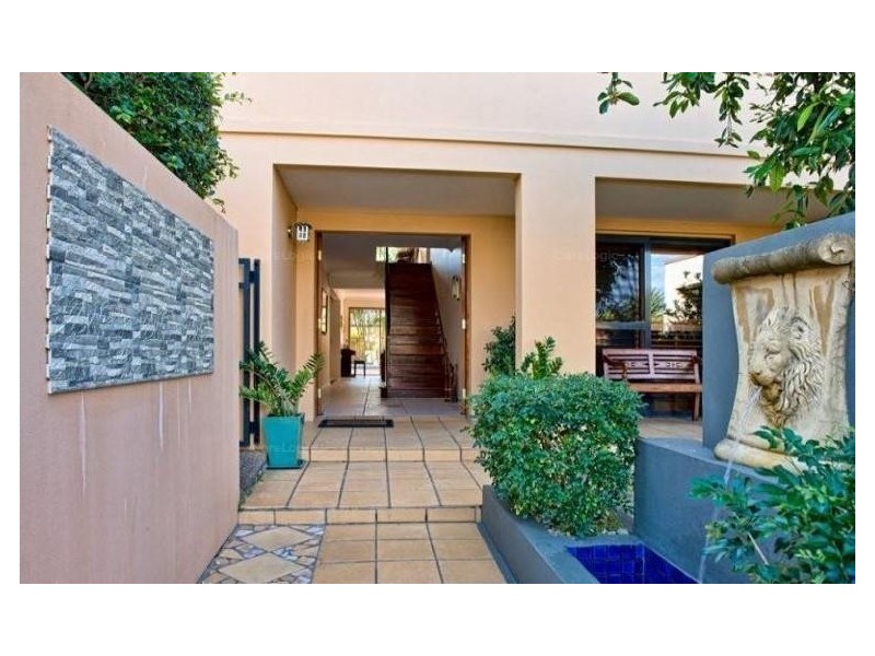 93 Amalfi Drive, Isle Of Capri QLD 4217