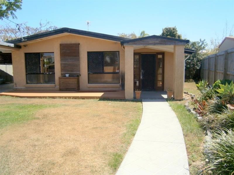 15 Yoorana Place (Florida Gardens), Broadbeach Waters QLD 4218