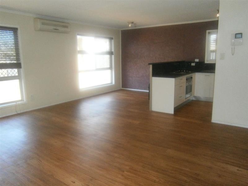 15 Yoorana Place (Florida Gardens), Broadbeach Waters QLD 4218