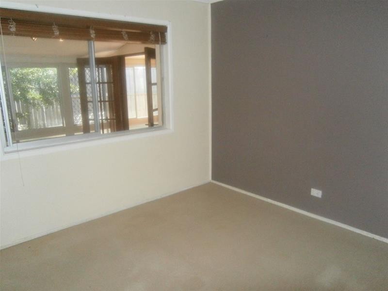 15 Yoorana Place (Florida Gardens), Broadbeach Waters QLD 4218