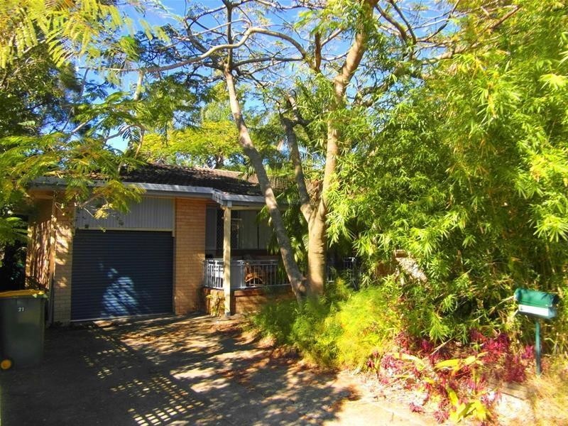 21 Kumbari Avenue, Southport QLD 4215