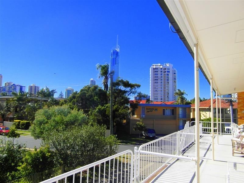14 Leonard Avenue, Surfers Paradise QLD 4217