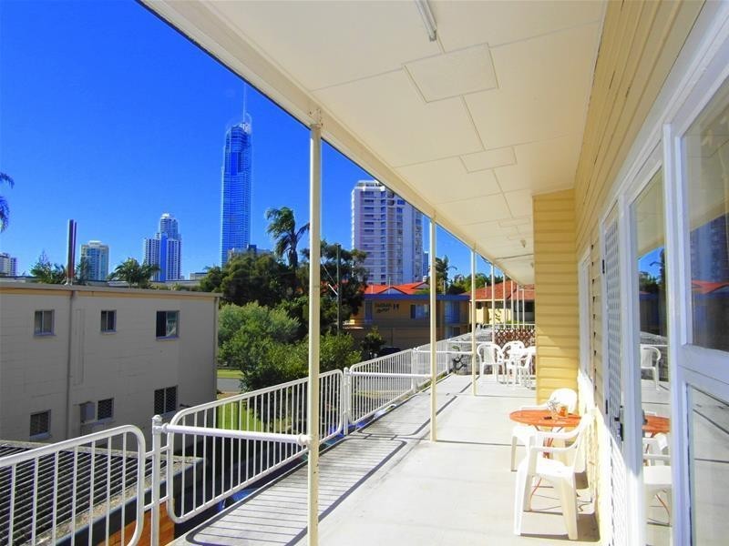 14 Leonard Avenue, Surfers Paradise QLD 4217