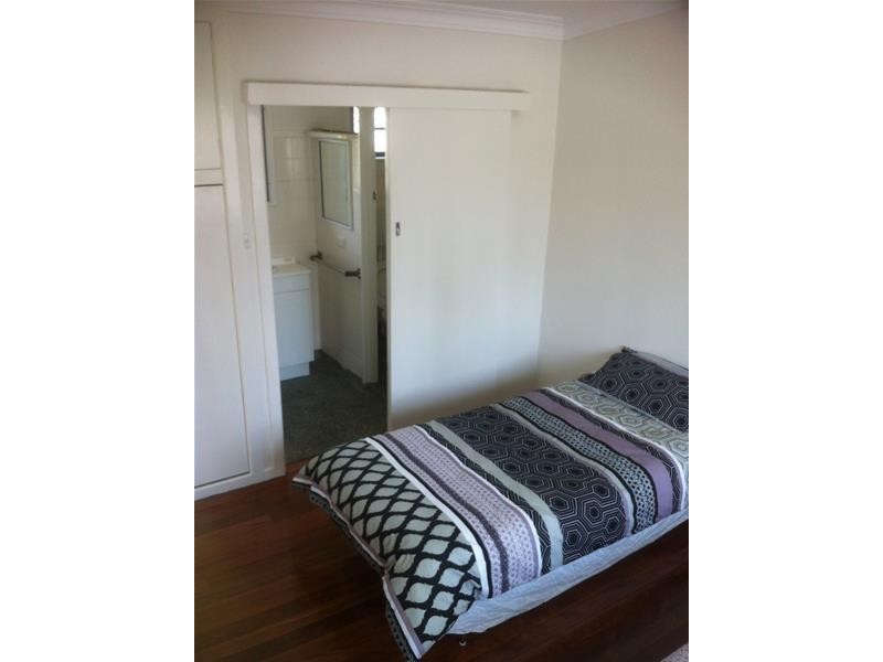 14 Leonard Avenue, Surfers Paradise QLD 4217