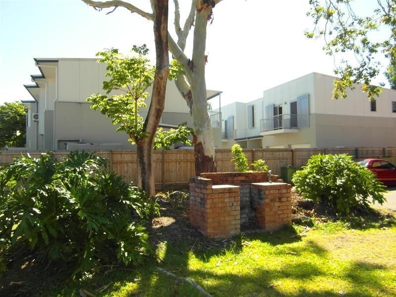 57 Benowa Road, Southport QLD 4215