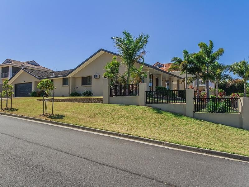 2 Nelson Court, Benowa QLD 4217