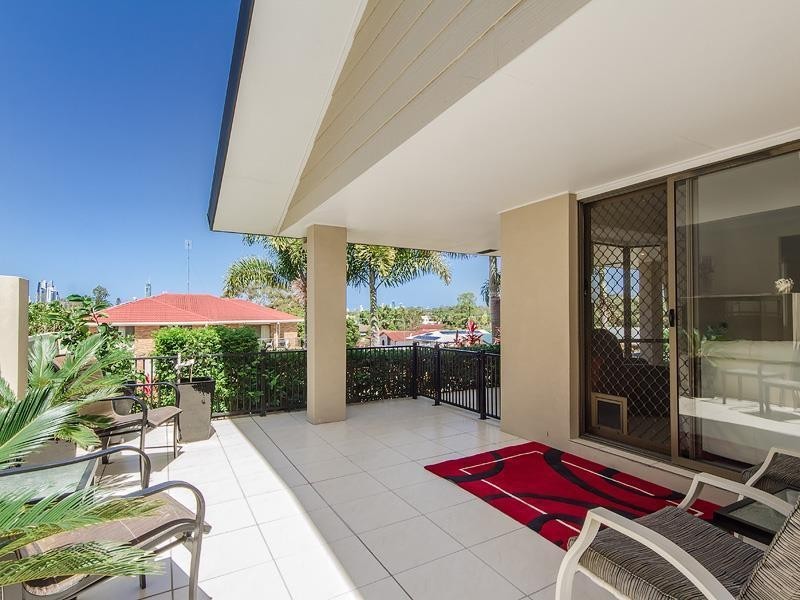 2 Nelson Court, Benowa QLD 4217