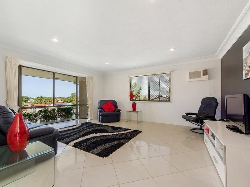 2 Nelson Court, Benowa QLD 4217