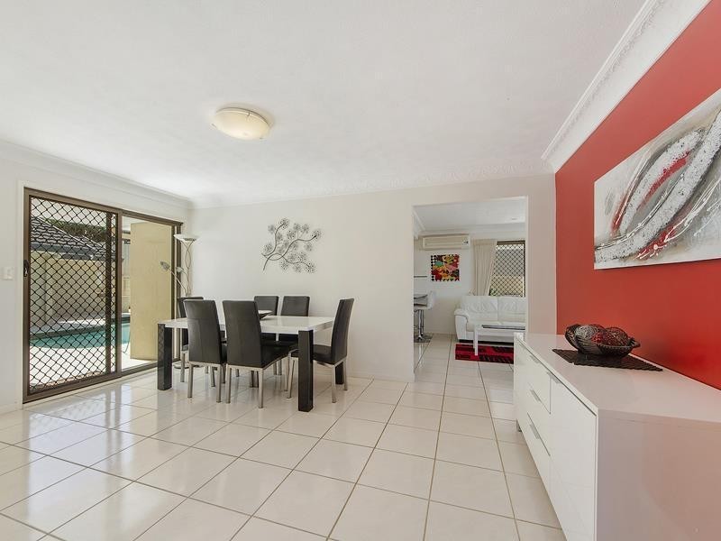 2 Nelson Court, Benowa QLD 4217