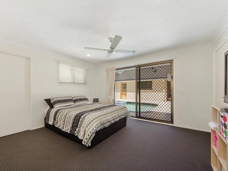 2 Nelson Court, Benowa QLD 4217