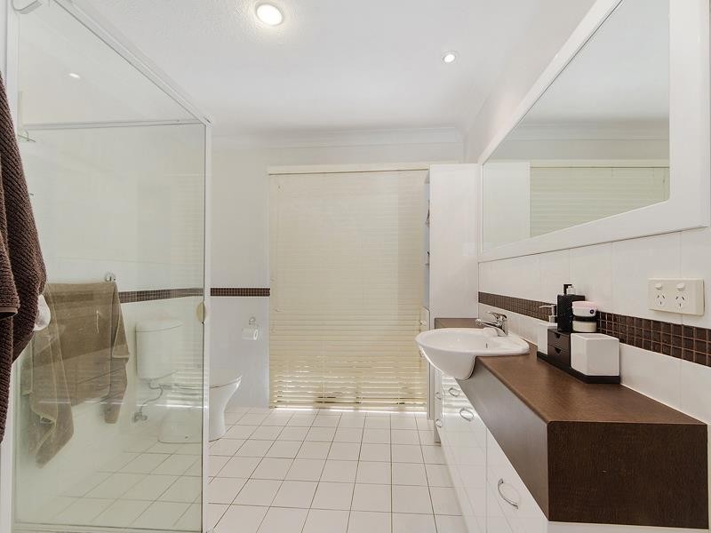 2 Nelson Court, Benowa QLD 4217