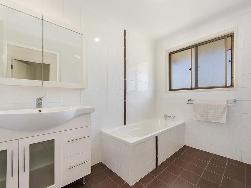 2 Nelson Court, Benowa QLD 4217