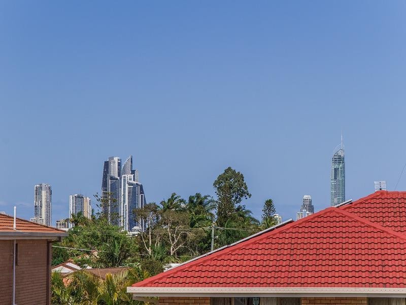 2 Nelson Court, Benowa QLD 4217