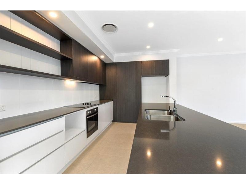 2/2 St Pauls Pace, Isle Of Capri QLD 4217