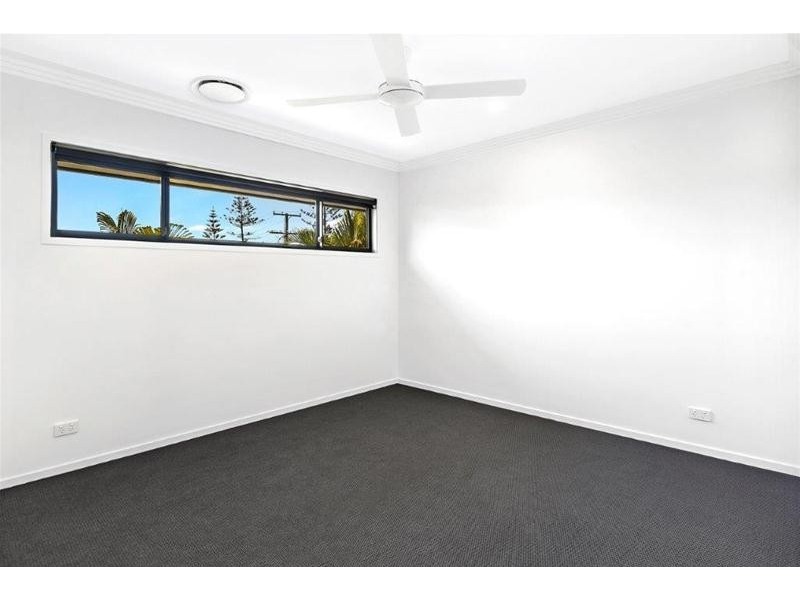 2/2 St Pauls Pace, Isle Of Capri QLD 4217