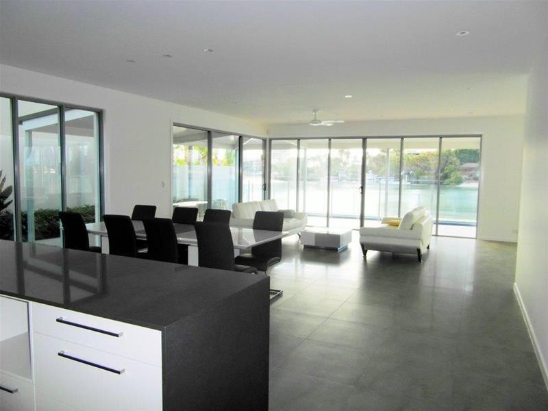 16 Admiralty Drive, Paradise Waters QLD 4217