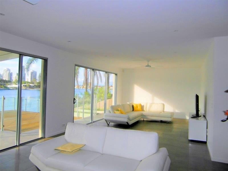 16 Admiralty Drive, Paradise Waters QLD 4217