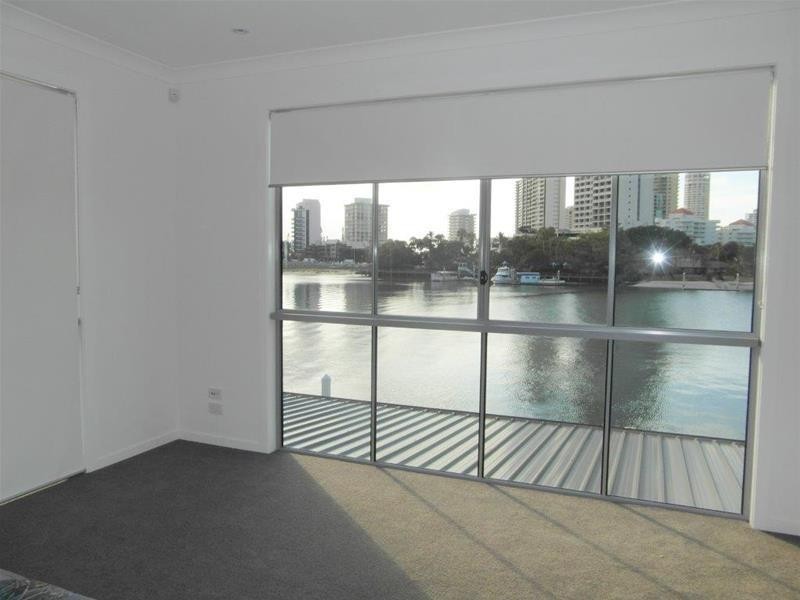 16 Admiralty Drive, Paradise Waters QLD 4217