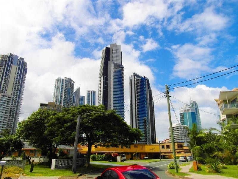 37 Tarcoola Crescent, Chevron Island QLD 4217