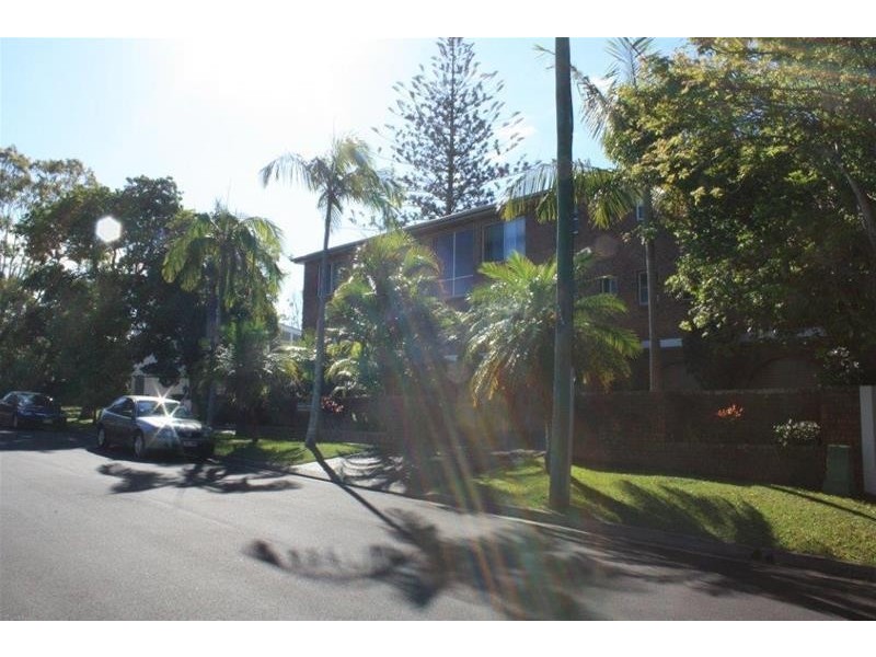 11 Cannes Avenue, Surfers Paradise QLD 4217