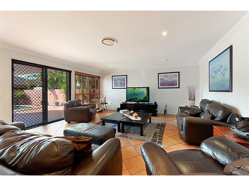 68 Sir Bruce Small Boulevard, Benowa Waters QLD 4217