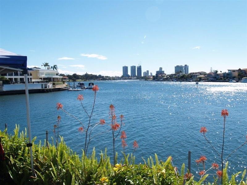 4/107 Stanhill Drive, Chevron Island QLD 4217