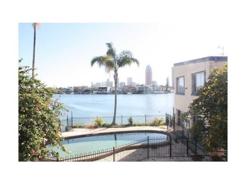 4/107 Stanhill Drive, Chevron Island QLD 4217