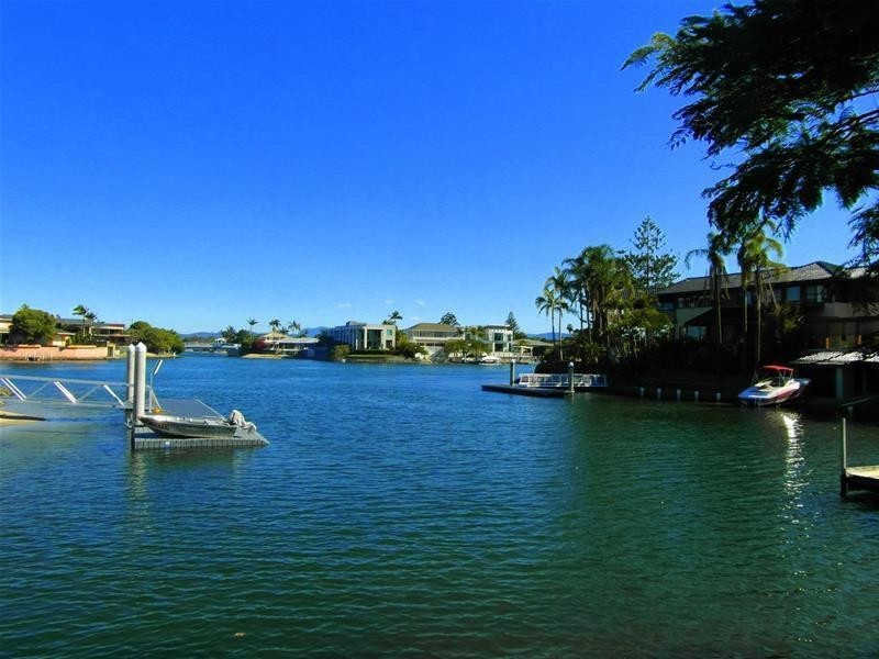 8 Rapallo Avenue, Isle Of Capri QLD 4217