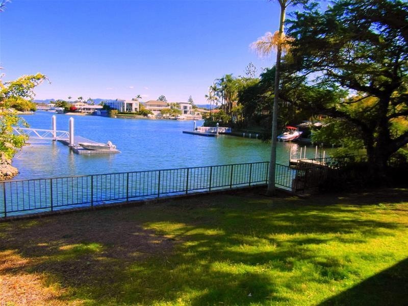 8 Rapallo Avenue, Isle Of Capri QLD 4217