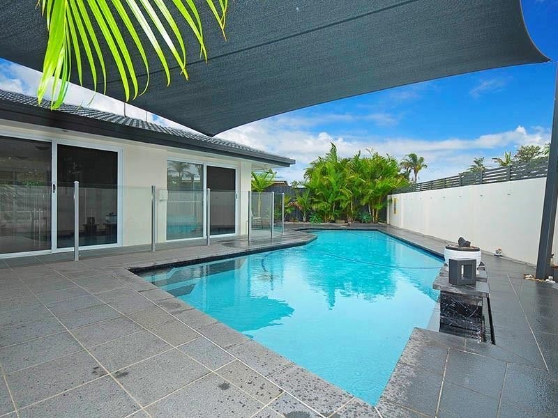 77 Savoy Drive, Broadbeach Waters QLD 4218