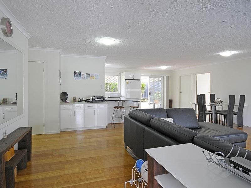 77 Savoy Drive, Broadbeach Waters QLD 4218